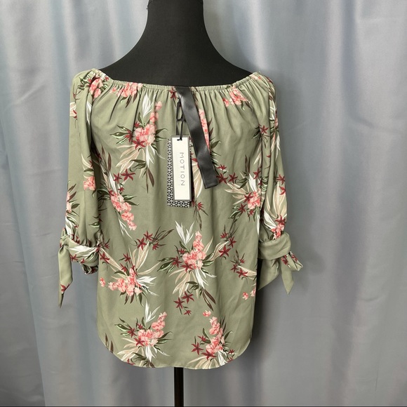Motion- Tropical floral green off shoulder blouse - Picture 4 of 5